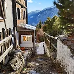 Historic Charming House 10 Min From