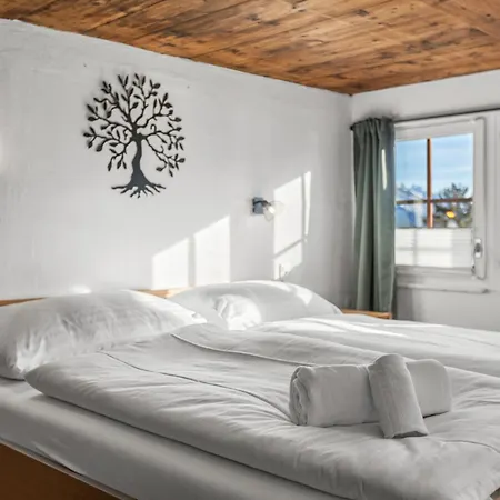 Historic Charming House 10 Min From Domek alpejski Crans-Montana