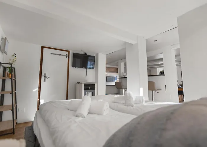 Dağ evi Historic Charming House 10 Min From