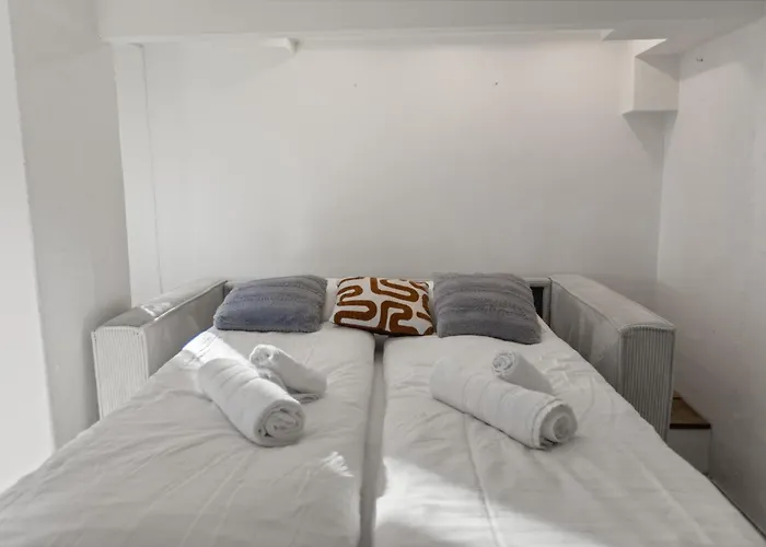 Dağ evi Historic Charming House 10 Min From